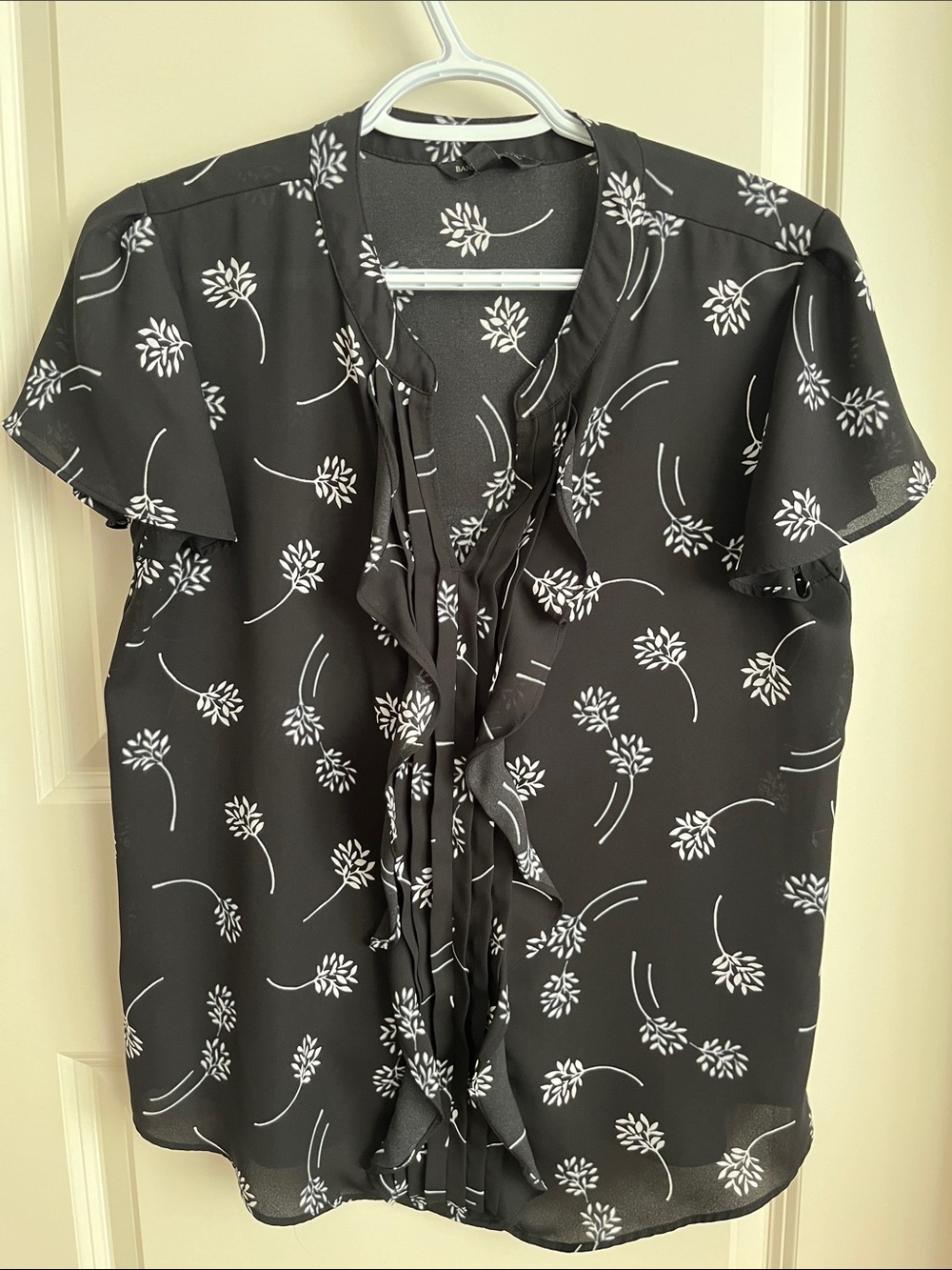 Banana Republic Women's Black Floral Ruffle Front Blouse